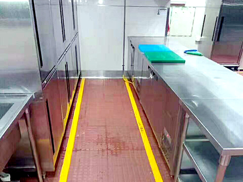 工廠飯?zhí)贸邪鼜N房工作中有哪些衛(wèi)生要求？